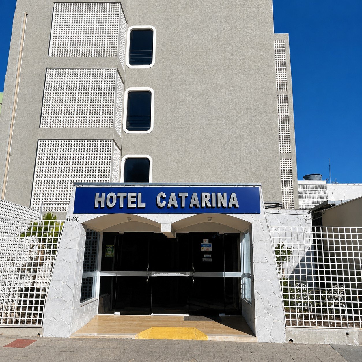 Fachada do Hotel Catarina Bauru